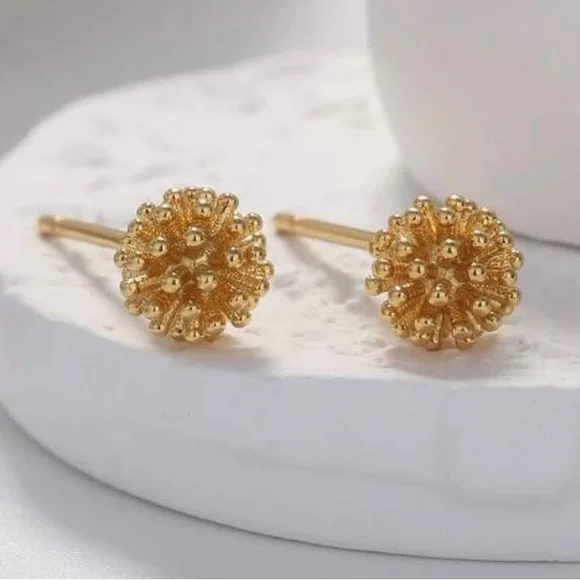 “Dandelion Balls” 18K Gold Tiny Dainty Spikey Flower Orb Firework Explosion Stud - Picture 4 of 12